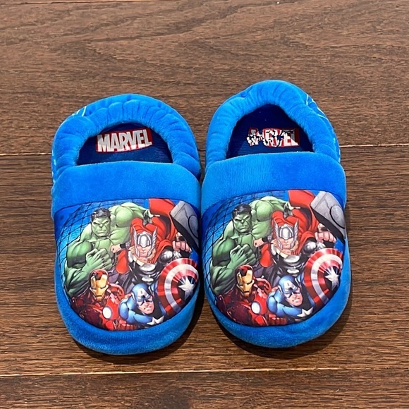 Marvel Boys Blue Avengers Slippers Size Medium 11/12 - Picture 1 of 5